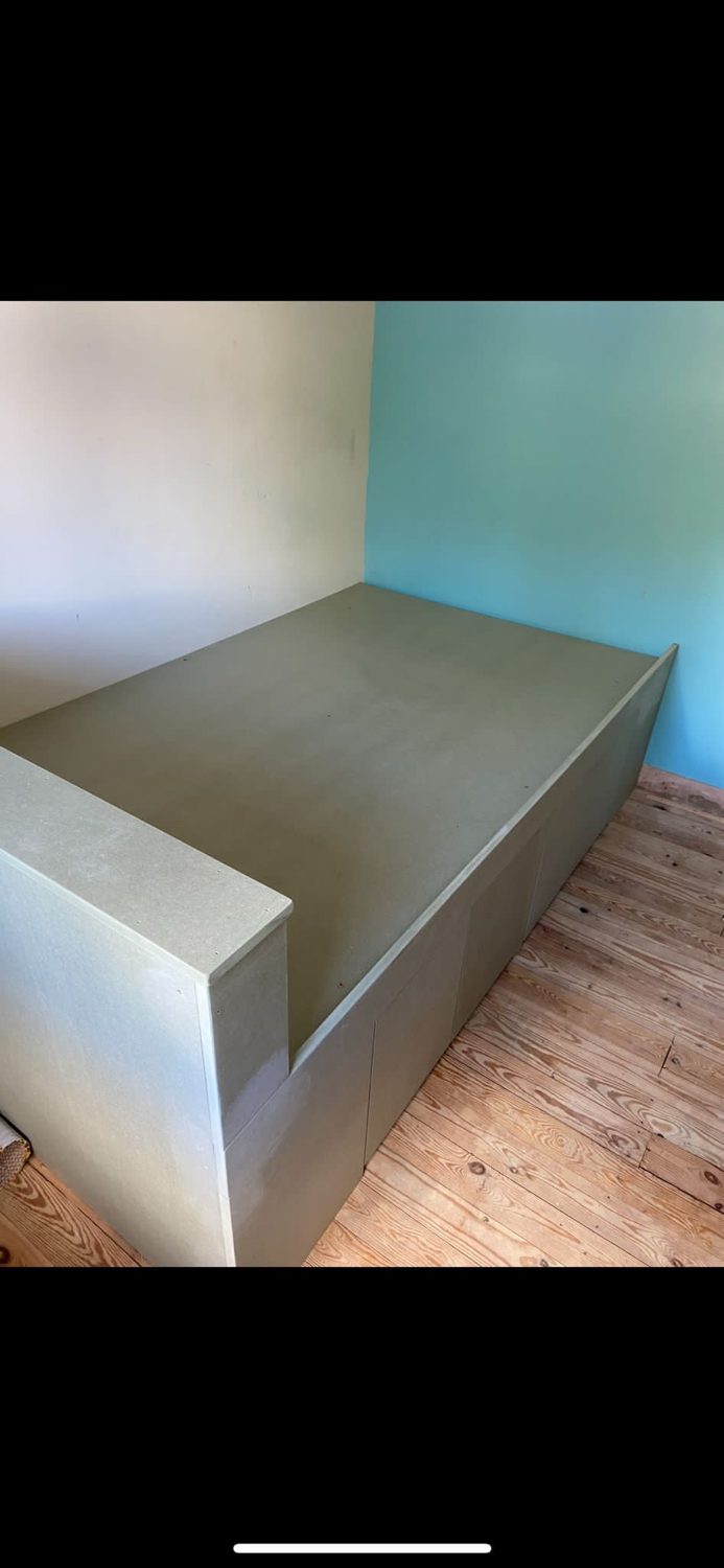 Fitted storage unit