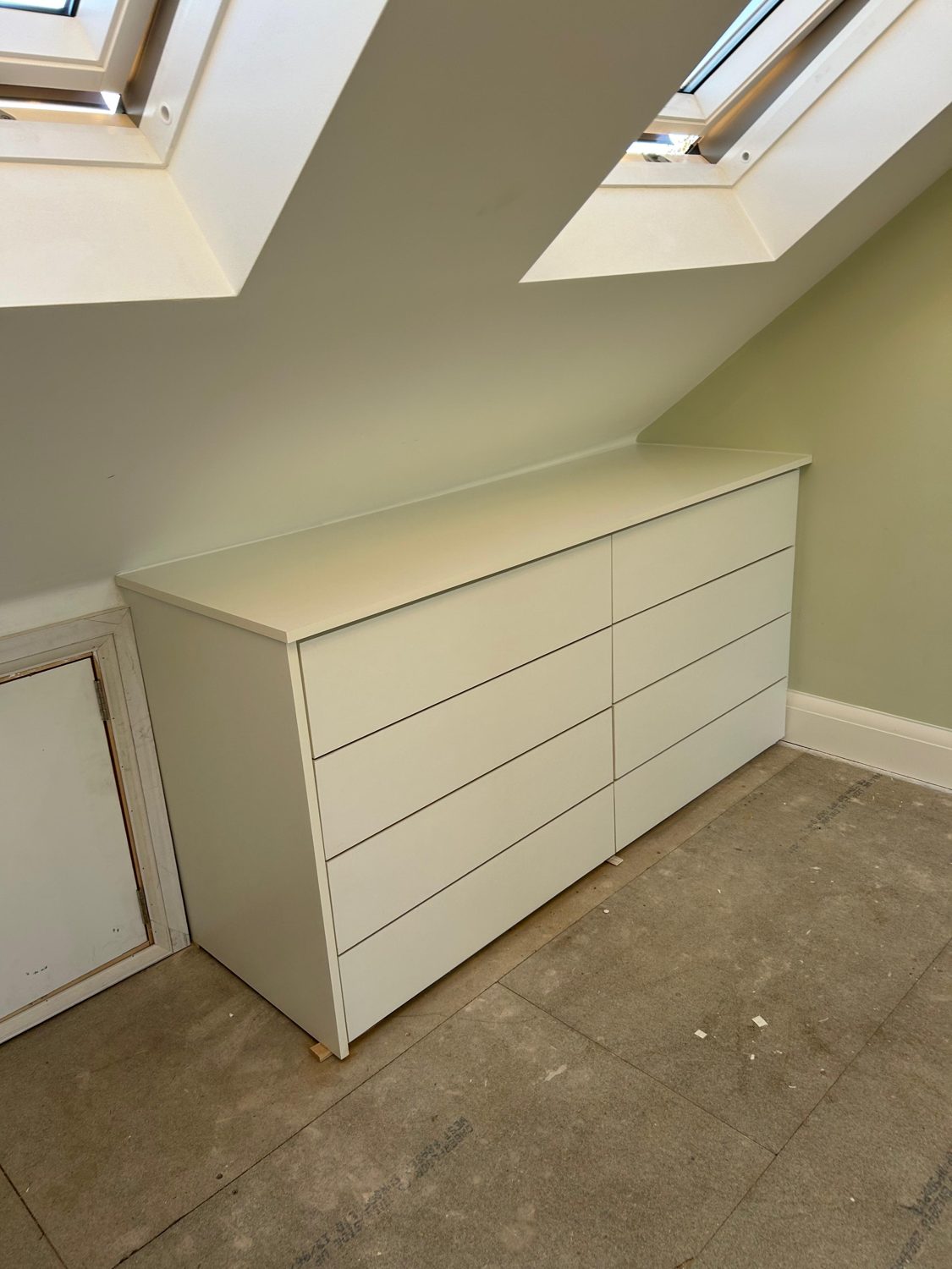 Fitted chest of drawers in loft room